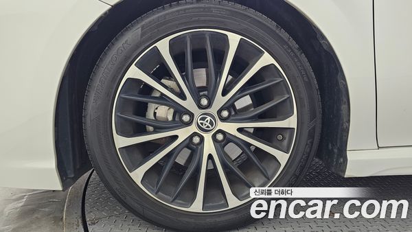 Toyota Camry 2020, фото 5