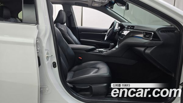 Toyota Camry 2020, фото 16