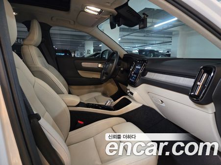 Volvo XC40 2025, фото 9