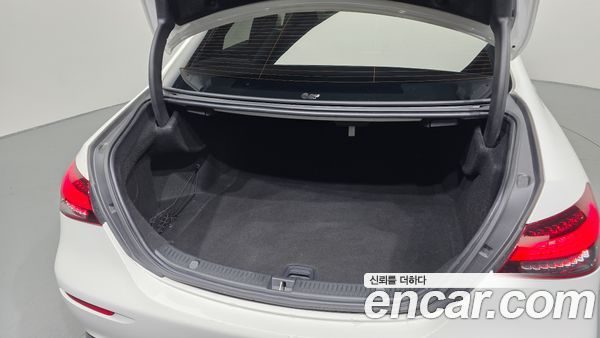 Mercedes-Benz E-Class 2021, фото 26