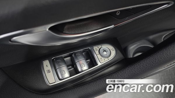 Mercedes-Benz E-Class 2021, фото 29