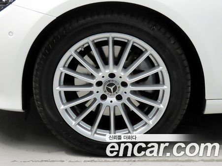 Mercedes-Benz E-Class 2022, фото 5