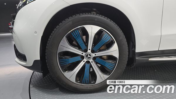 Mercedes-Benz EQC 2020, фото 4