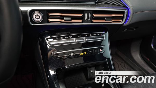 Mercedes-Benz EQC 2020, фото 24