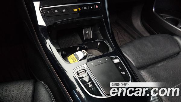 Mercedes-Benz EQC 2020, фото 26