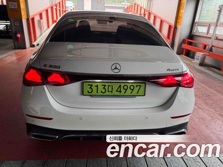Mercedes-Benz E-Class 2025, фото 3