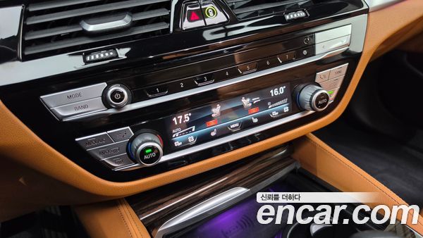 BMW 5 Series 2021, фото 30