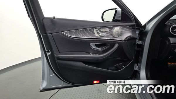 Mercedes-Benz E-Class 2022, фото 14
