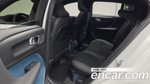 Volvo C40 2023, фото 15