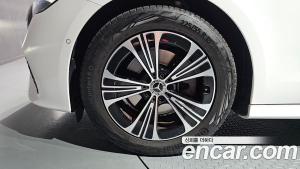 Mercedes-Benz E-Class 2026, фото 5