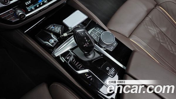 BMW 5 Series 2023, фото 11