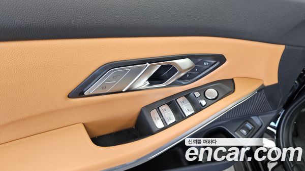 BMW 3 Series 2023, фото 29