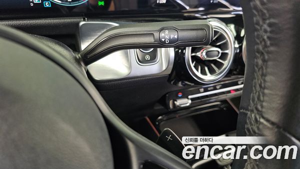 Mercedes-Benz GLB 2021, фото 9