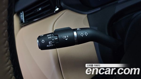 Land Rover Range Rover Velar 2025, фото 30