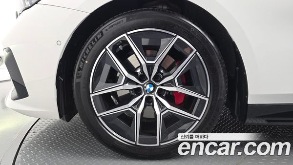 BMW 5 Series 2024, фото 5