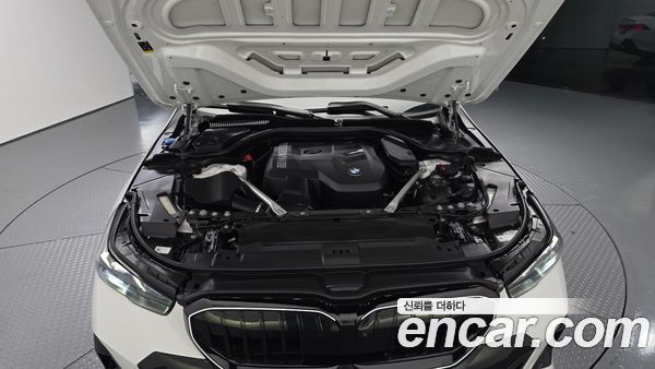 BMW 5 Series 2024, фото 6