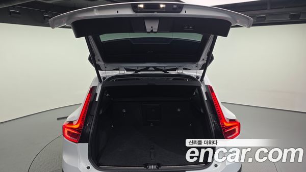 Volvo XC40 2023, фото 26