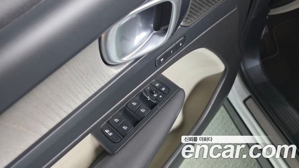 Volvo XC40 2023, фото 29