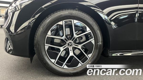 Mercedes-Benz E-Class 2026, фото 5