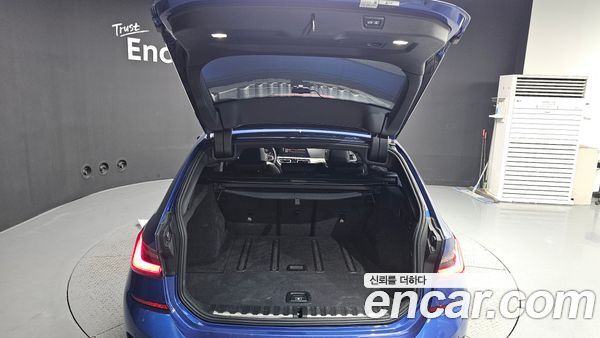 BMW 3 Series 2021, фото 26