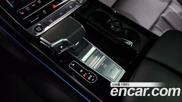 Audi A8 2023, фото 9