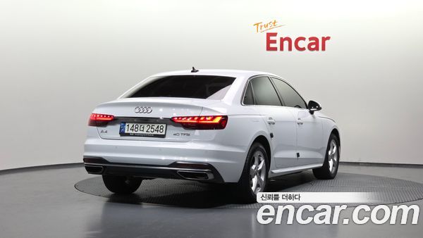 Audi A4 2021, фото 2