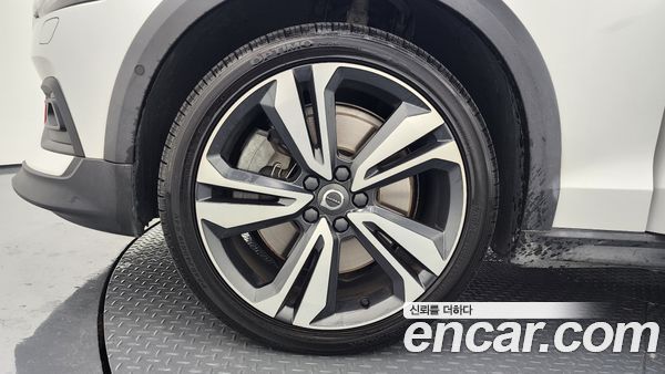 Volvo V60 2020, фото 5