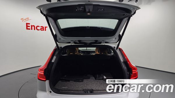 Volvo V60 2020, фото 20