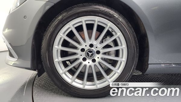 Mercedes-Benz E-Class 2022, фото 5