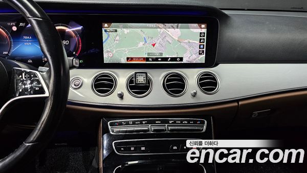 Mercedes-Benz E-Class 2021, фото 14