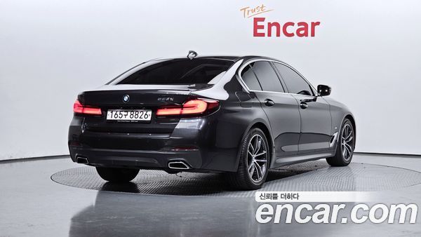 BMW 5 Series 2021, фото 2