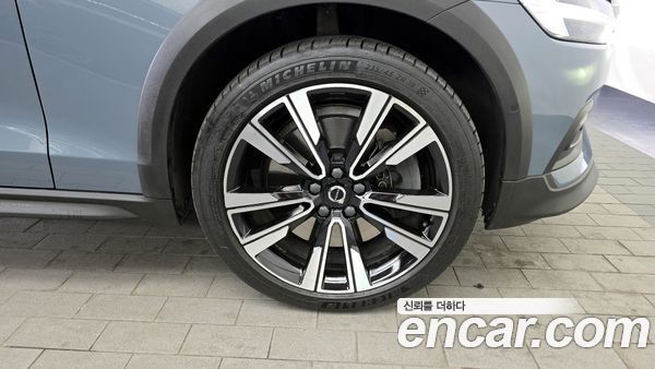 Volvo V60 2022, фото 5