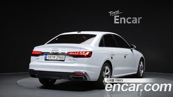 Audi A4 2022, фото 2
