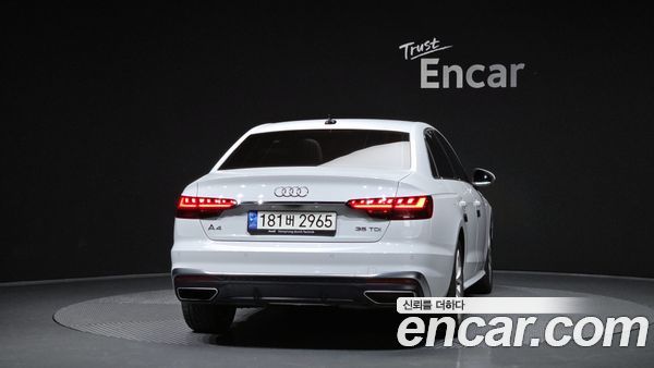 Audi A4 2022, фото 4