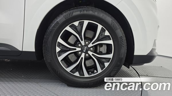 Kia Carnival 2021, фото 5