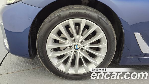 BMW 5 Series 2021, фото 5