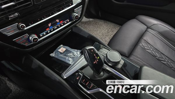 BMW 5 Series 2021, фото 9