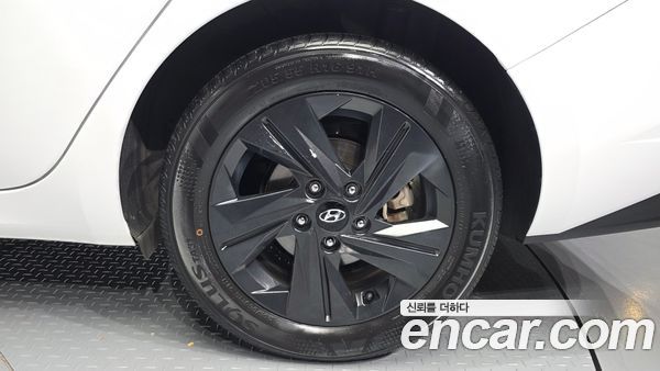 Hyundai Elantra 2023, фото 5