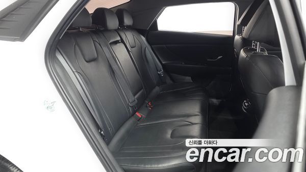 Hyundai Elantra 2023, фото 12
