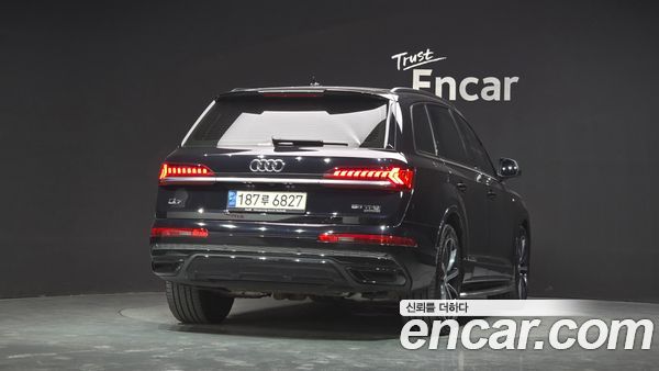 Audi Q7 2021, фото 4