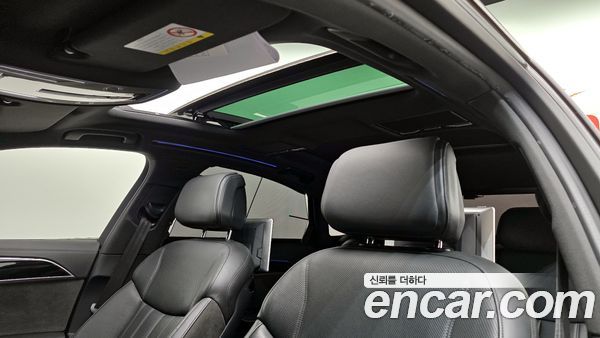 Audi A8 2020, фото 25