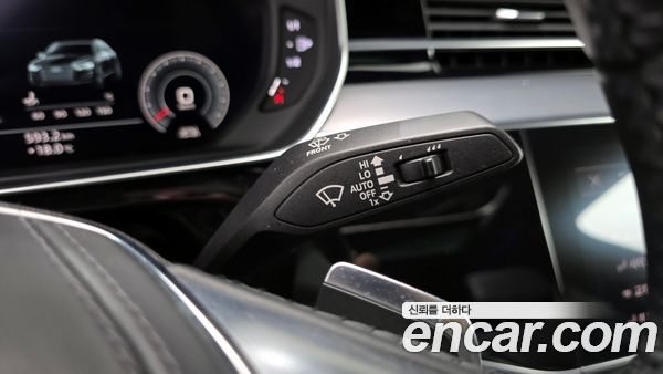 Audi A8 2020, фото 16