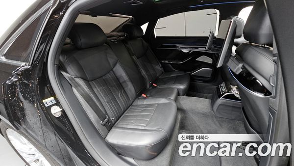 Audi A8 2021, фото 17