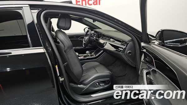 Audi A8 2021, фото 16