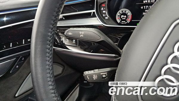 Audi A8 2021, фото 30