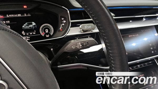 Audi A8 2021, фото 31