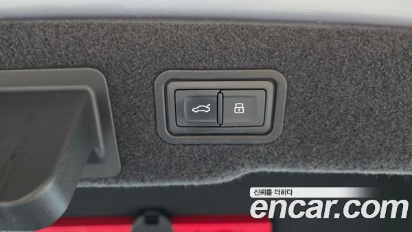 Audi A8 2021, фото 20