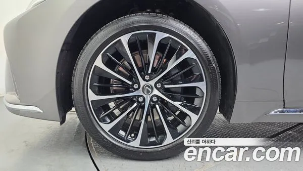 Lexus LS 2021, фото 5