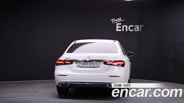 Mercedes-Benz E-Class 2021, фото 4