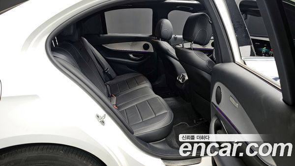 Mercedes-Benz E-Class 2021, фото 17